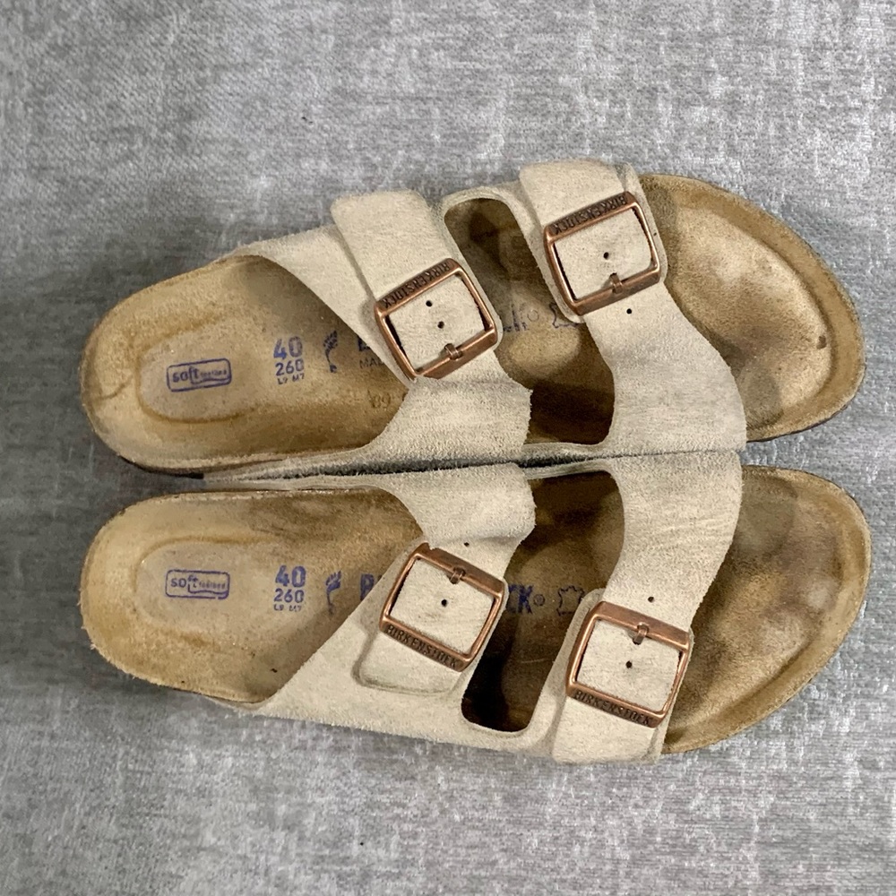 BIRKENSTOCK Women’s Arizona Taupe Suede Soft Slide Sandal 9-9.5 US / 40 EU
